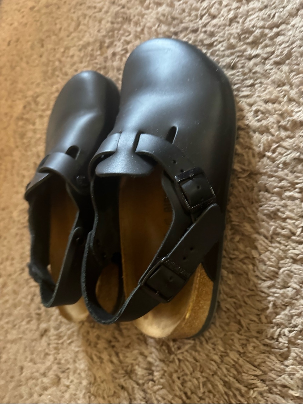 Birkenstock - Closed-Toe Clog - Women - Picture 3 of 4